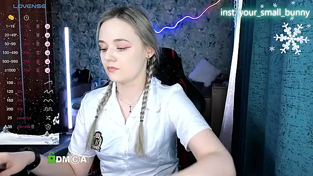 Your_small_bunny's cam snapshot