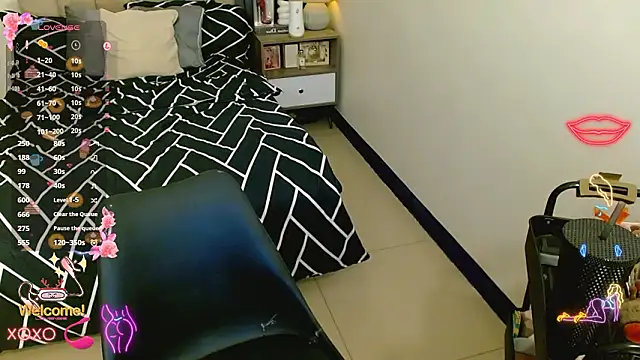 LUSCIOUSKIM live sex cam