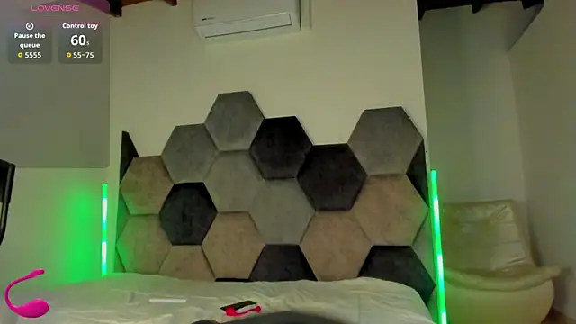 Latrellx7's cam snapshot