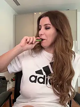 RoxxyDallas live sex cam