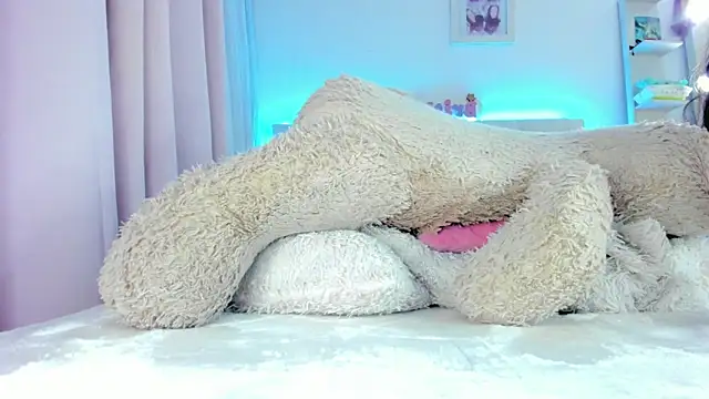 briitany_hot's cam snapshot