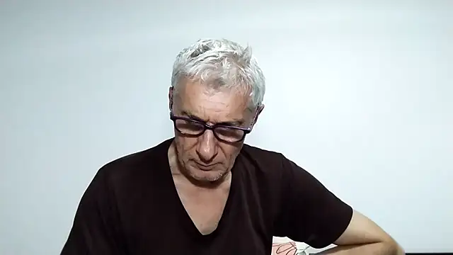 BIGUNCUTHARDCOCK live sex cam