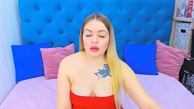 SpicyPreggo's cam snapshot