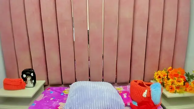 EmilyMIlkAnal's cam snapshot