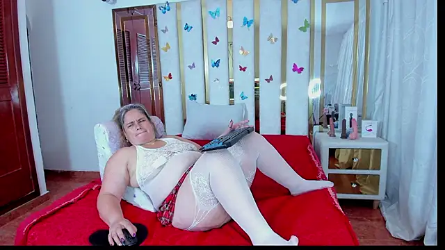 AnyelaGitanaMature's cam snapshot