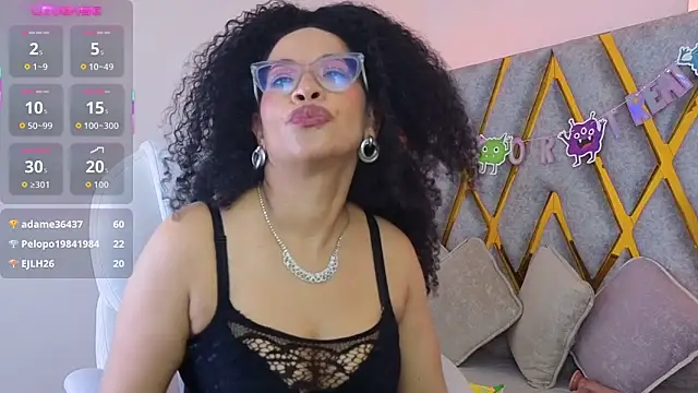 Cintiia_Holmes live sex cam