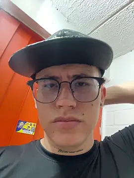 Kurtxxx22 live sex cam