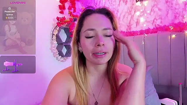 LanaMills_'s cam snapshot