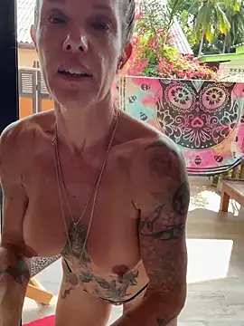 mommyselenafit_'s cam snapshot