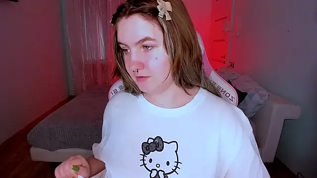 lovelyy_julia's cam snapshot