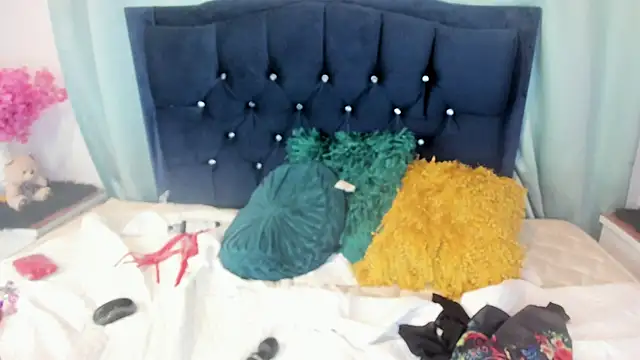 Inaya_Khalifa's cam snapshot