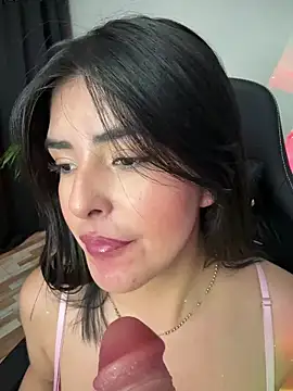 kim_zaratte's cam snapshot