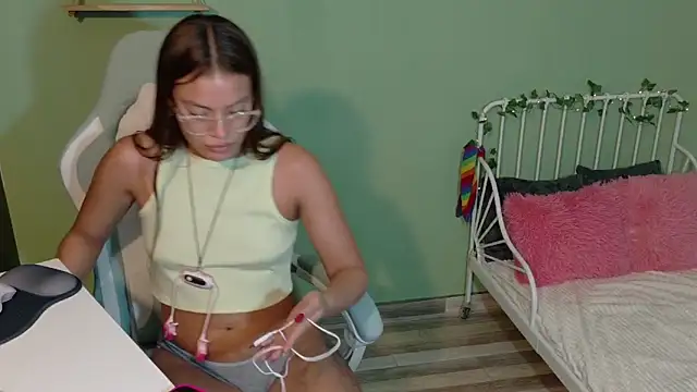 Emerald_Sparkles_'s cam snapshot