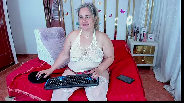 AnyelaGitanaMature's cam snapshot