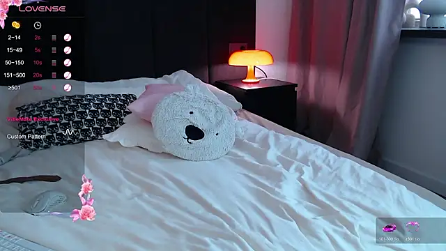 LunaticaBae live sex cam