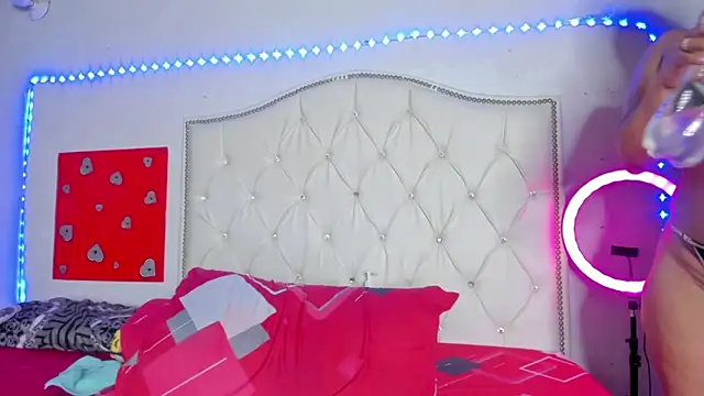 Elettrahot_'s cam snapshot