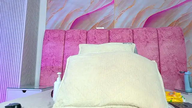 emmacurvy's cam snapshot