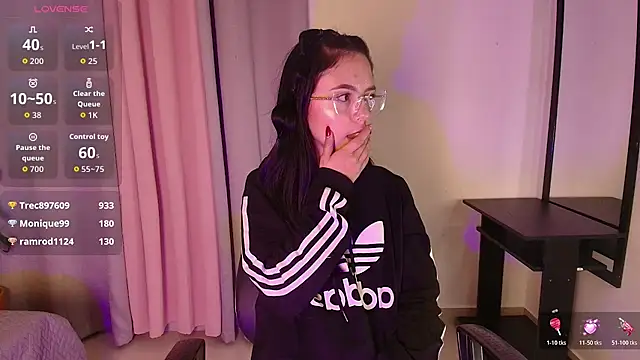 Natalye_23's cam snapshot