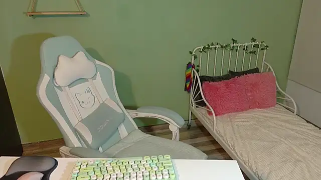 Emerald_Sparkles_'s cam snapshot