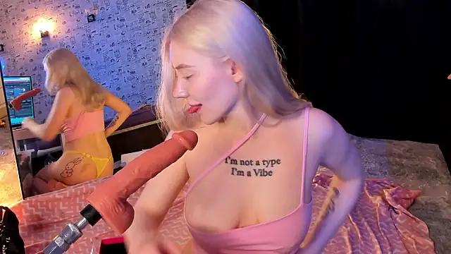 Lillie_Berry's cam snapshot