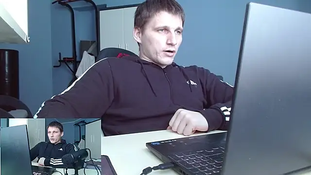 Poliglotjoe1 live sex cam