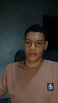 milo_cruz_'s cam snapshot