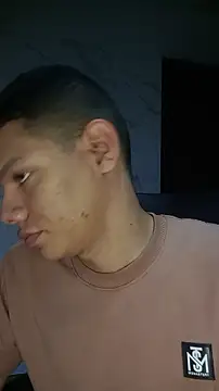 milo_cruz_'s cam snapshot