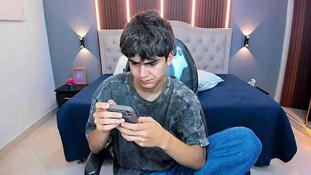 Tommy18__'s cam snapshot