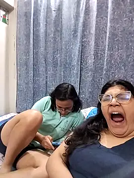 AddisonAndCouple's cam snapshot