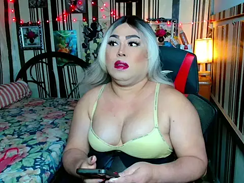 TsyummyCock4u's cam snapshot