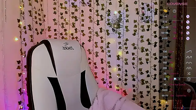 LinaBlossom_'s cam snapshot