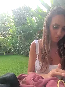 Bella-Grace's cam snapshot