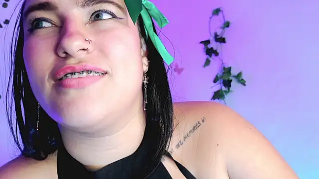 VeronicaOlson_'s cam snapshot