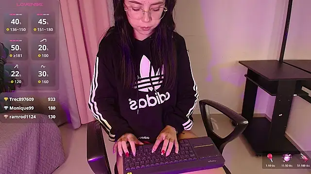 Natalye_23's cam snapshot