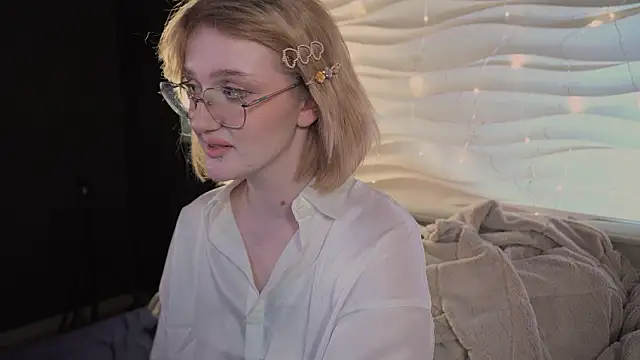 ELLIEJAY's cam snapshot