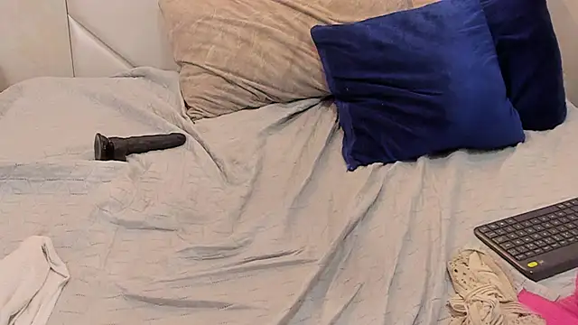 EmmaBrantt's cam snapshot