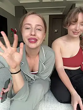 Nura_n_Sarah live sex cam