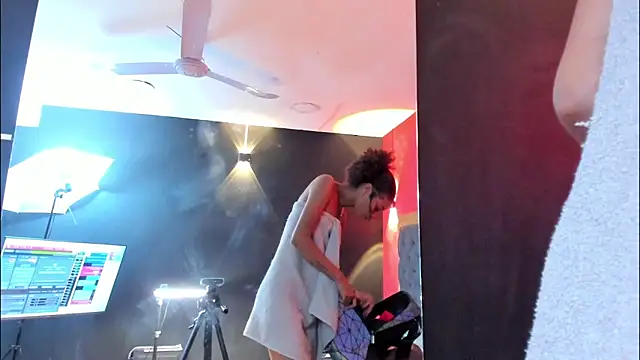 YayaHilton's cam snapshot