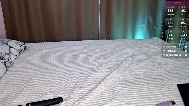 LynetHakes live sex cam