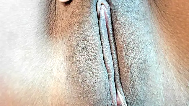 KOURTNEY--'s cam snapshot