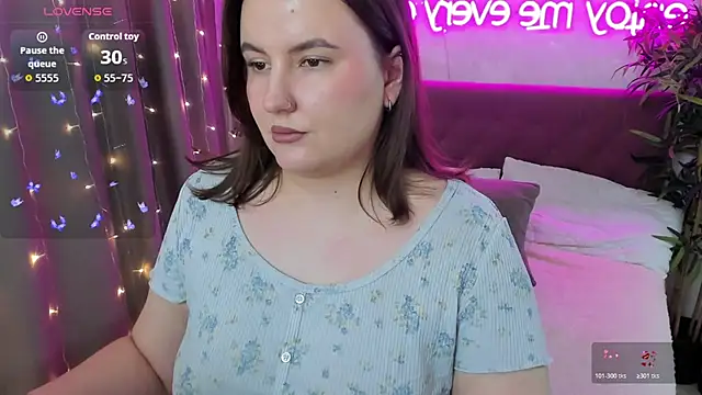 FeralPeach's cam snapshot