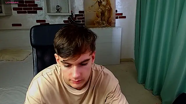 BradyFlint live sex cam