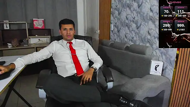 Hideintheoffice live sex cam