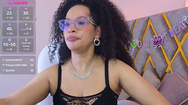 Cintiia_Holmes live sex cam