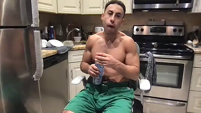 BigGuyMuscle's cam snapshot