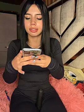 Laura-Khalifa's cam snapshot