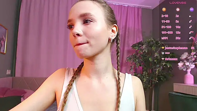 Adria_Arjona's cam snapshot