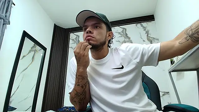 Enzo_Turner live sex cam