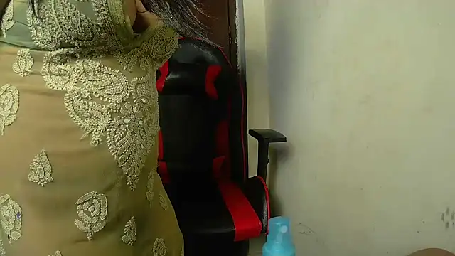 callmeshreya's cam snapshot