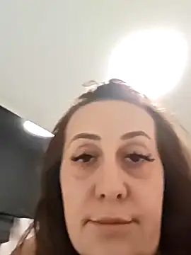 AvaDivaMilf's cam snapshot